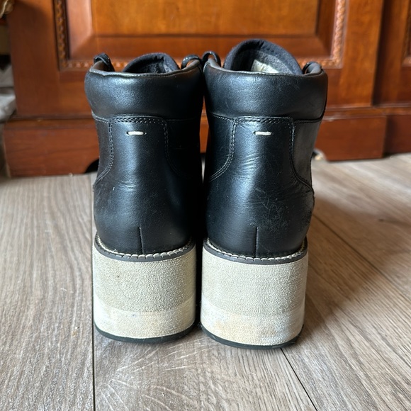 Cole Haan Warm, Waterproof Leather Boots ❄️ 🌧️ - Picture 7 of 9